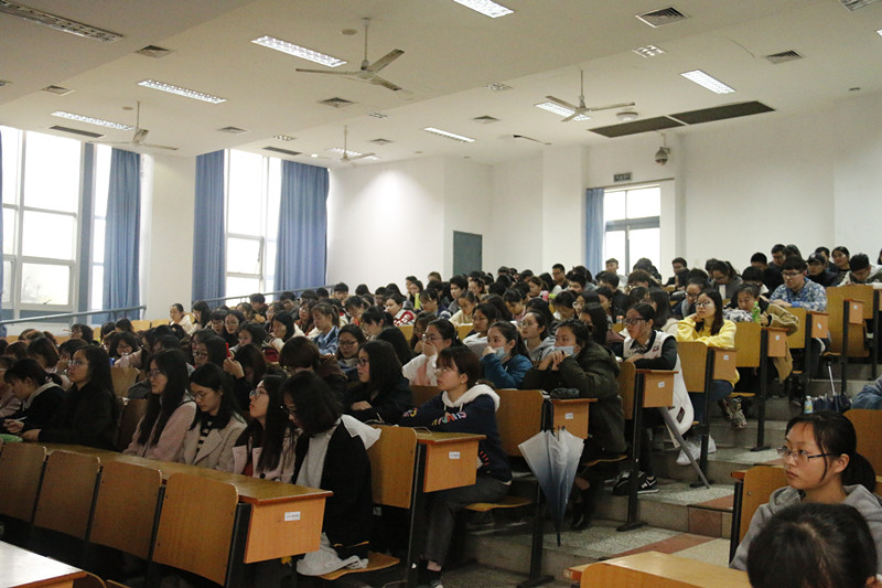 年级大会2.jpg