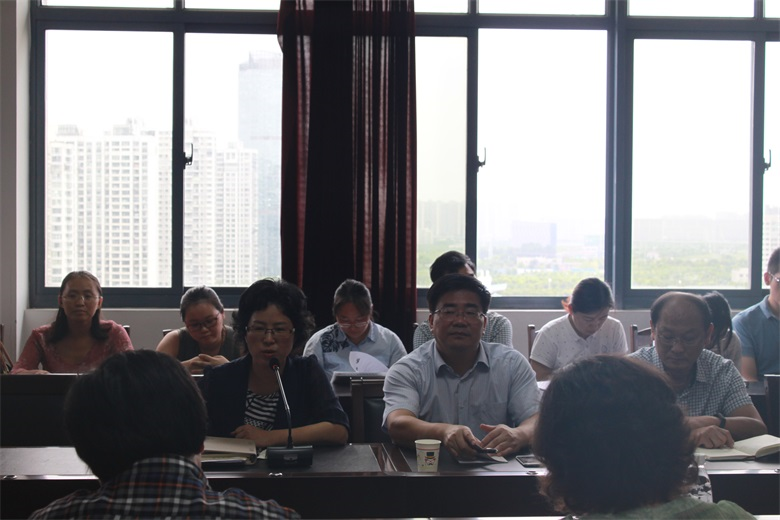 李书记主持发言